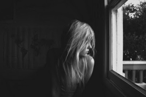 black-and-white-bw-girl-window-sad-Favim_com-771551